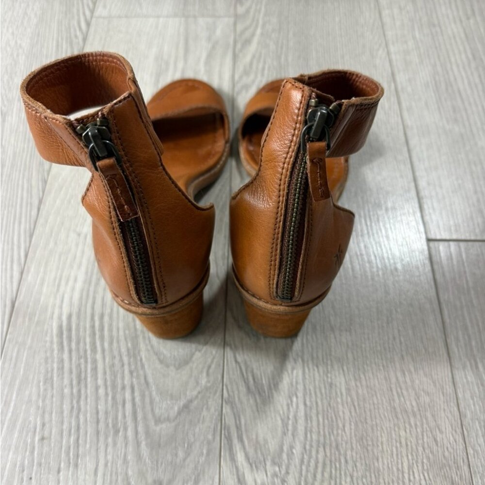Frye Women's Brielle Tan Brown Leather Block Heel - Picture 4 of 13